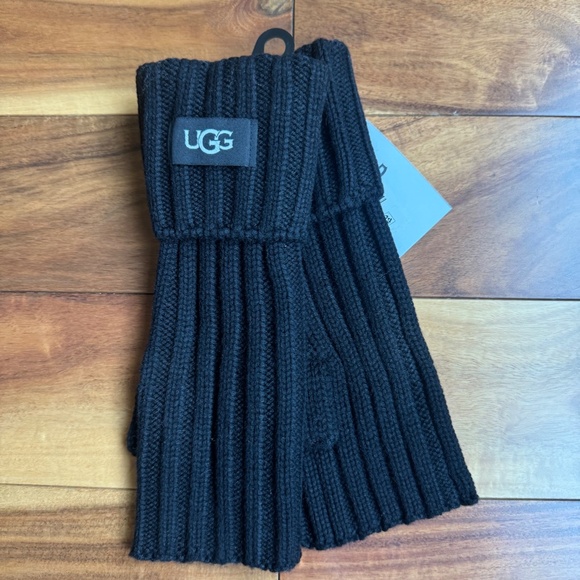 UGG Accessories - UGG Women's Soft Black Knit Fingerless Boucle Armwarmer Gloves NWT